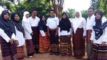 35+ Trend Terbaru Pakaian Adat Adonara Flores Timur - Lalinessa