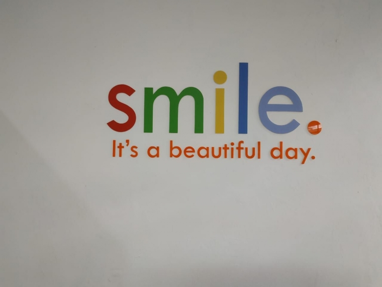 Senyum Indah dan Gigi Sehat, Global Estetik. "SMILE.. It's a Beautiful Day"