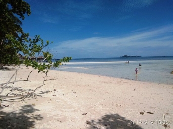 Pantai Saleo Menawarkan Keindahan Pantai Berpasir Putih Dan