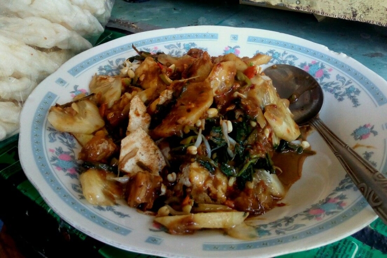 Rujak Petis Mbah Genah Tak Sekedar Menggoyang Lidah Kompasiana Com