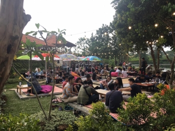 Cafe Tepi Danau Wisata Kuliner Seperti Piknik Kompasiana Com Cafe Tepi Danau Wisata Kuliner Seperti Piknik Kompasiana Com