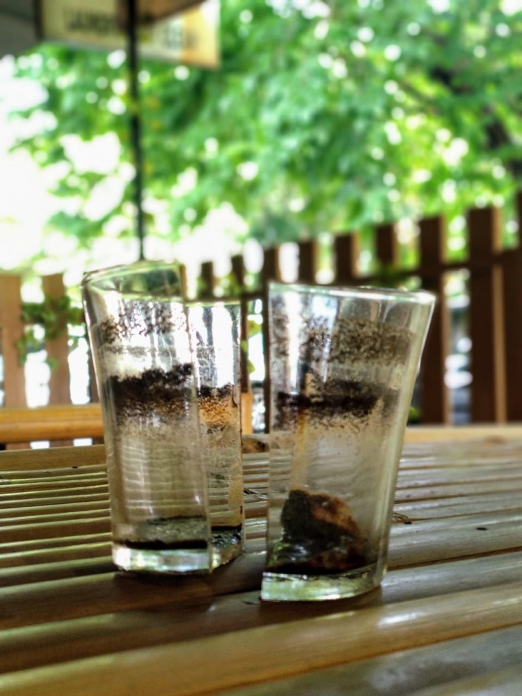 Cerpen Gelas Retak Berkeping keping Halaman 1 Cerpen Gelas Retak Berkeping keping Halaman 1