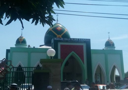 Masjid Itu Tempat Ibadah, Bukan Sebagai Tempat Sampah