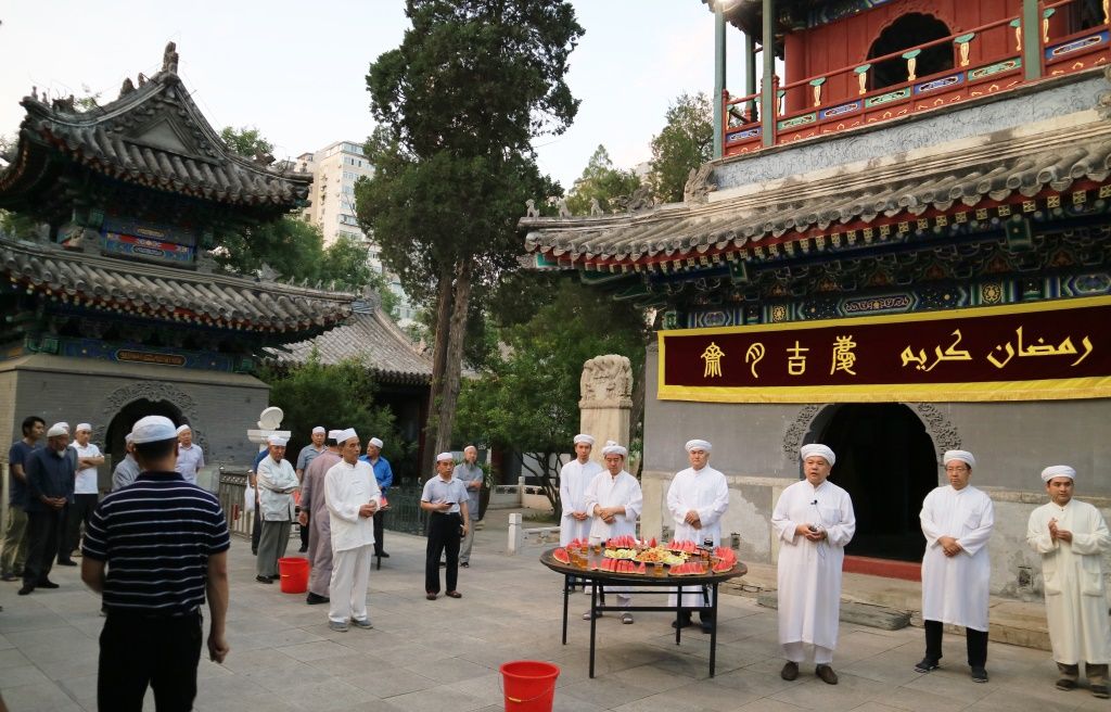 Bersantap Takjil di Masjid Niujie Beijing