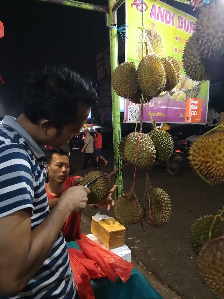 Mendadak Makan Durian, Pasang Surut Pengusaha Musiman Gunakan Pembayaran Scan QR