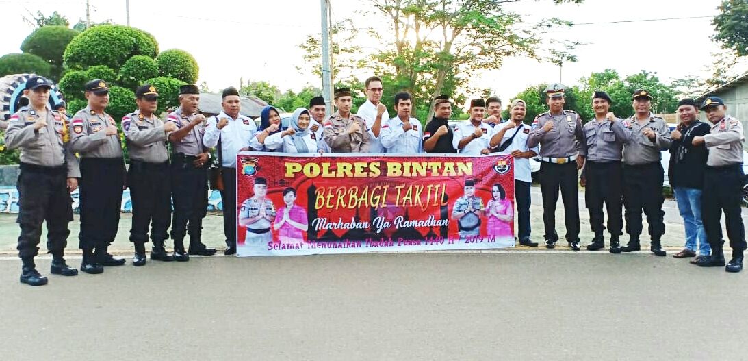 Polres Bintan dan Himpunan Melayu Raya Berbagi Takjil