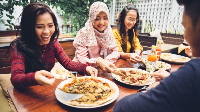 Mengapa Kita Begitu Ingin Menyantap Hidangan Mewah Saat Berbuka Puasa?