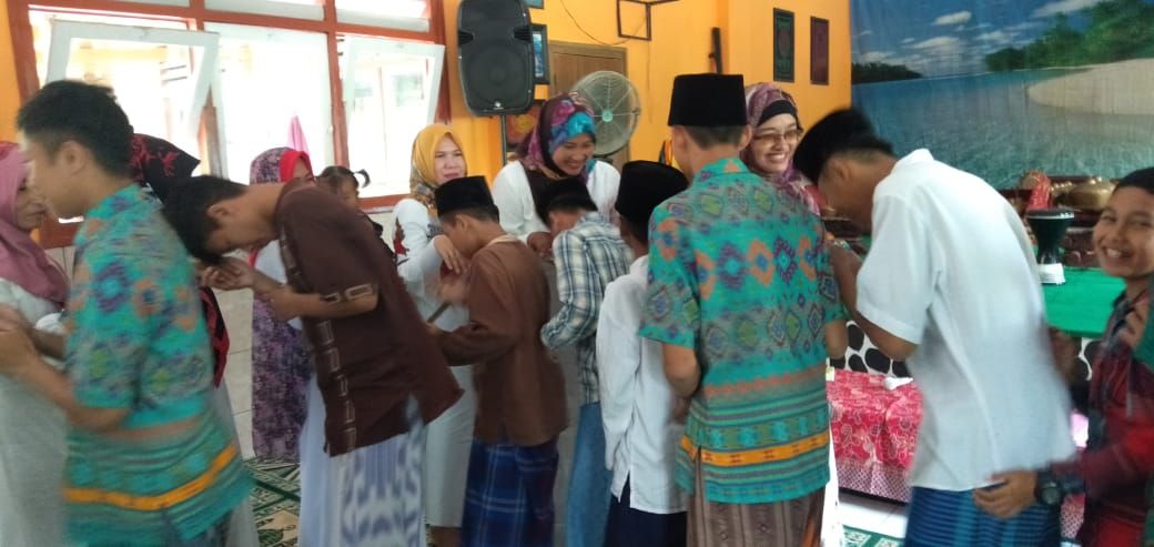 Di Bulan Suci Ramadan, Yonif 406/CK Laksanakan Bakti Sosial