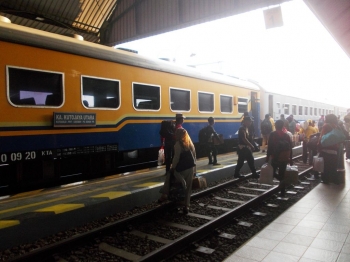 Mudik Bertahun Tahun Dengan Kereta Tiap Perjalanan Selalu Mudik Bertahun Tahun Dengan Kereta Tiap Perjalanan Selalu