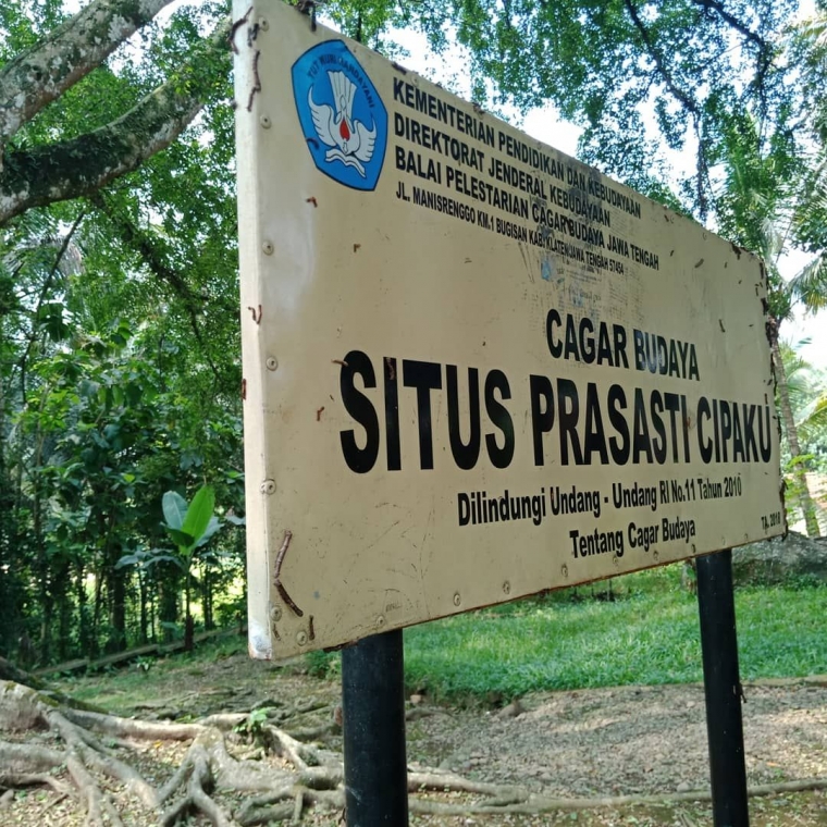 Hasil gambar untuk batu tulis cipaku