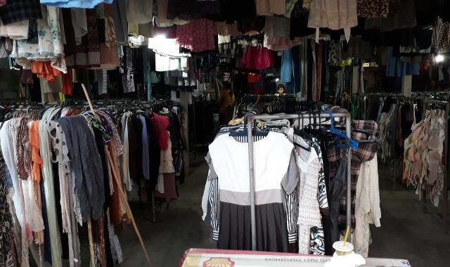 Surga Belanja Pakaian Bergaya Korea di Pasar Baju Bekas Surga Belanja Pakaian Bergaya Korea di Pasar Baju Bekas