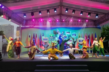 Peran Indonesia Dalam Festival Budaya Asean Halstead Brick Street Arts And Crafts Festival Peran Indonesia Dalam Festival Budaya Asean Halstead Brick Street Arts And Crafts Festival
