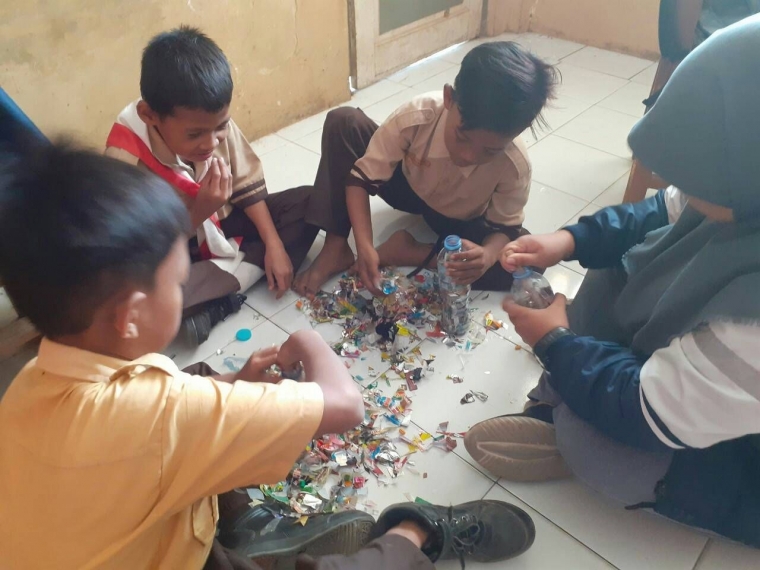 Contoh Carpon Bahasa Sunda Tentang Lingkungan Singkat | Cerpen