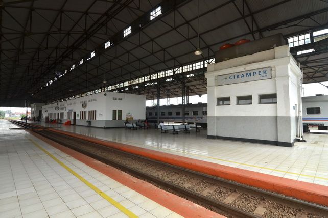 Stasiun Cikampek Terbaru Stasiun Cikampek, Chairil Anwar, dan Penantian Commuterline Halaman 1