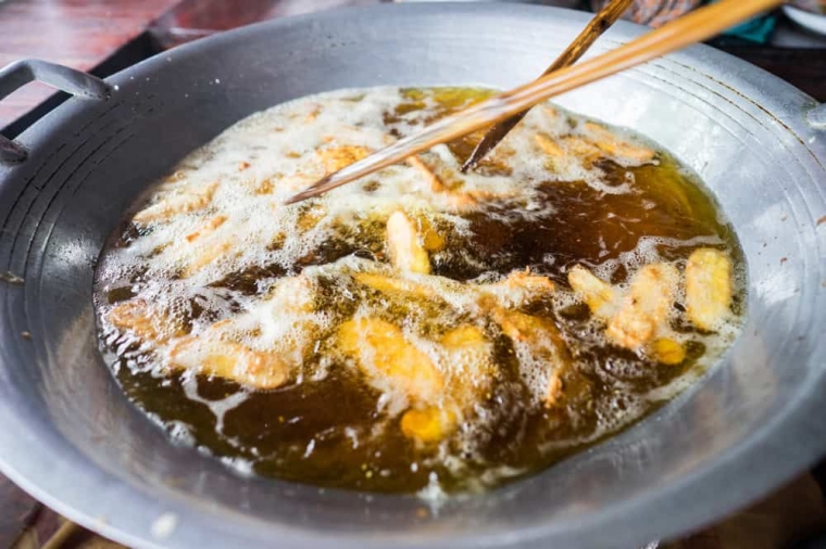Waspadai Bahaya Penggunaan Minyak Goreng Berulang-ulang bagi Kesehatan Tubuh!