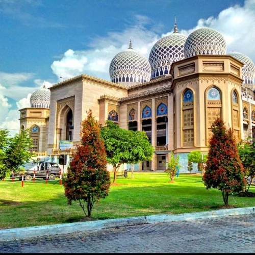 Xotin eriga boglab qoygan (rus pornosi) Tualetda retro porno film