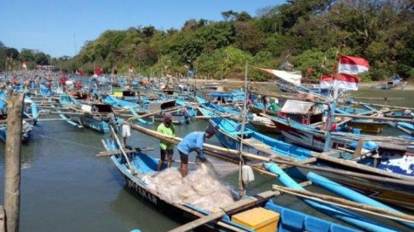 Jokowi Kerahkan Nelayan ke Natuna untuk Usir Kapal China Jokowi Kerahkan Nelayan ke Natuna untuk Usir Kapal China