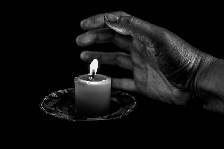 Puisi Lilin Tua Bijak Kompasiana Com