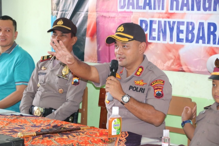 Masyarakat Jangan Panik, Polres Karanganyar Sosialisasikan Cegah Corona