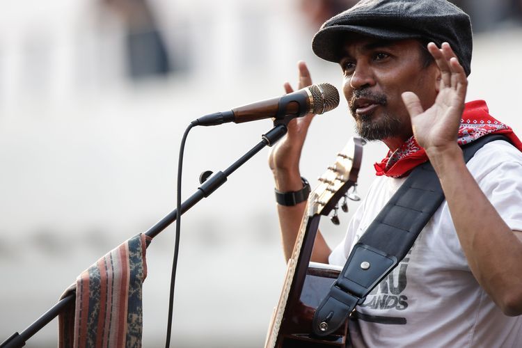 Lagu-lagu Glenn Fredly yang Dekat dengan Kita, dari "Terpesona" hingga