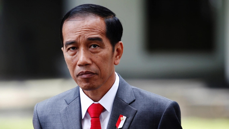 Ini Pesan Jokowi Lewat Pembagian Sembako Secara Langsung pada Masyarakat