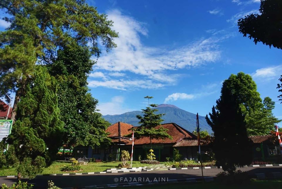 Tenang Beribadah di Masjid Apung Kampus