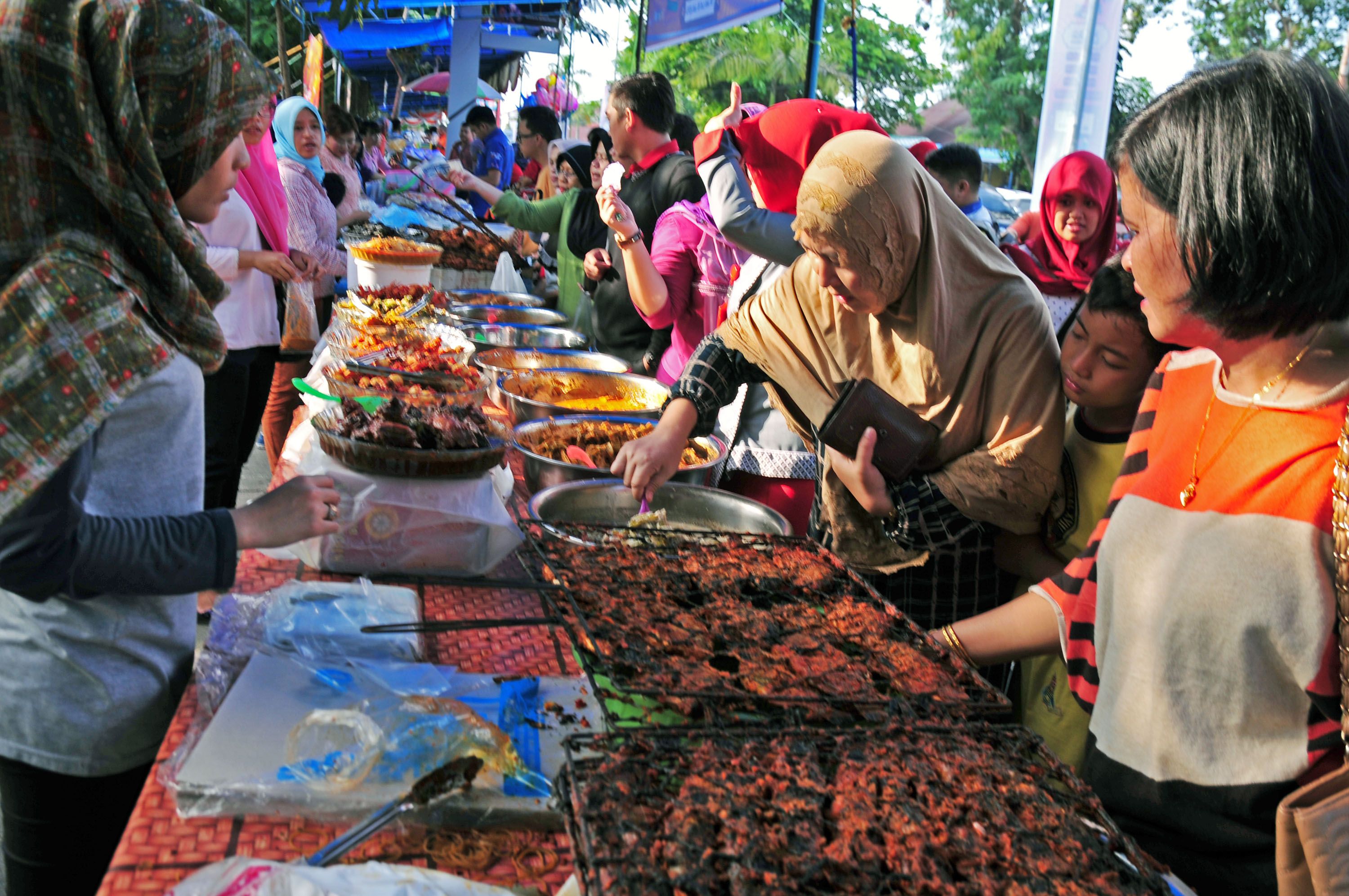 Santuy, Makanlah Ketika Lapar Berhentilah Sebelum Kenyang, pun dengan Belanja!