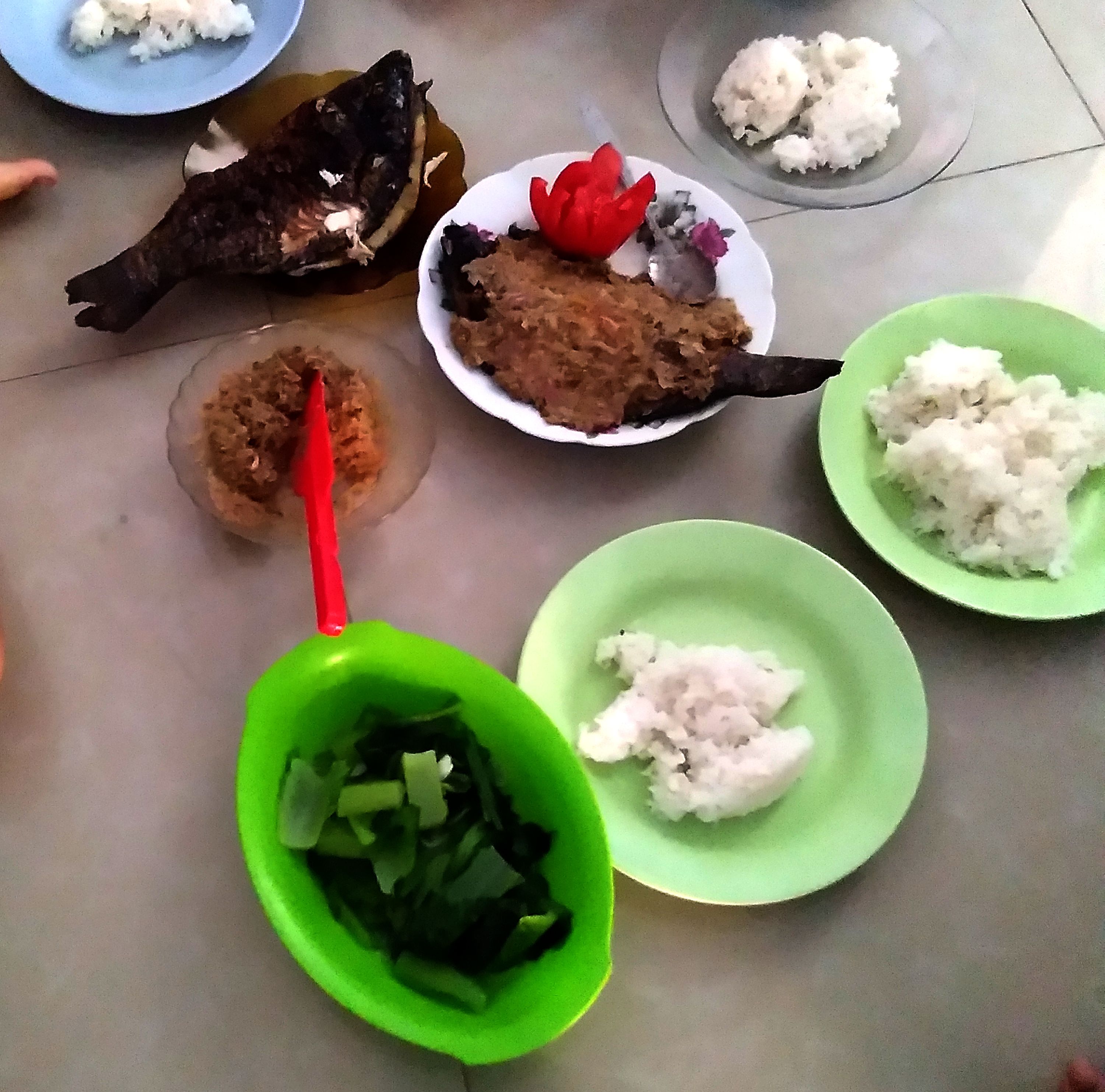 Ikan Nila Na Tinombur, Sayur Sawi Kampung Plus Air Putih, Ide Menu Masak Sahur