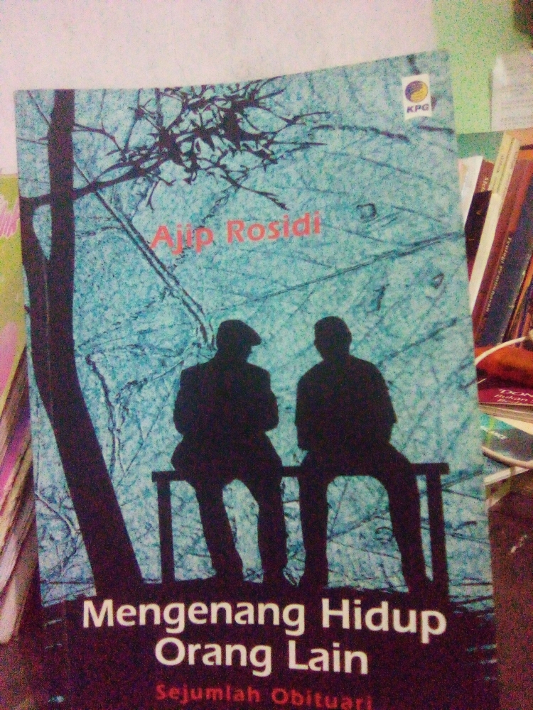 Review Buku "Mengenang Hidup Orang Lain, Sebuah Obituari" Karya Ajip