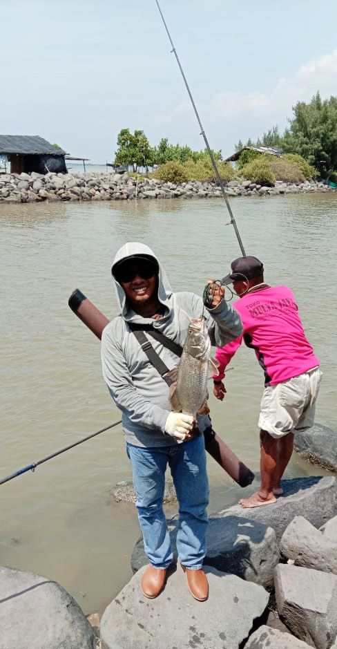 Essai Foto: Mancing Saat Puasa, Bisakah Disebut Olahraga?