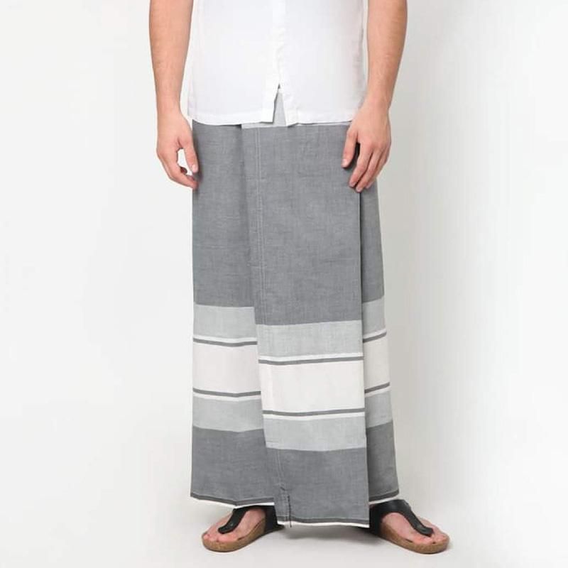 Fiksi Sarung Pemberian Emak oleh Lesterina Purba Fiksi Sarung Pemberian Emak oleh Lesterina Purba