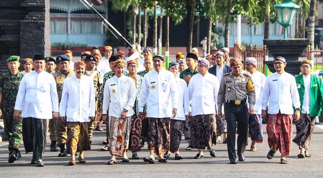 Sarung, Identitas Muslim Indonesia