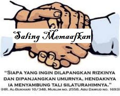 Bersalaman Saling Memaafkan Saat Selesai Salat Idul Fitri