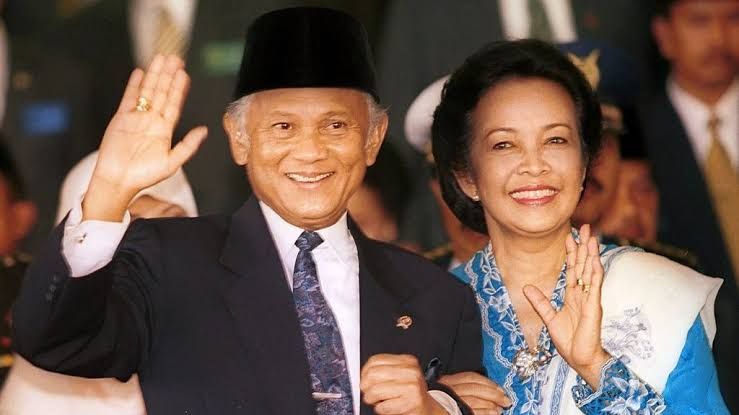 Pak Habibie dan Bu Ainun - Kompasiana.com