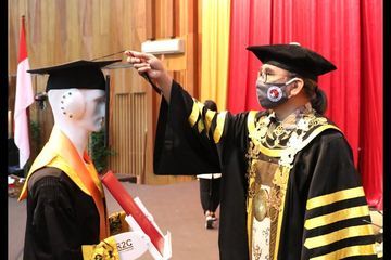 Gradbot Membuat Wisuda Unik