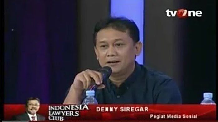 Denny Siregar dan Ancaman Kerahasiaan Data Kita
