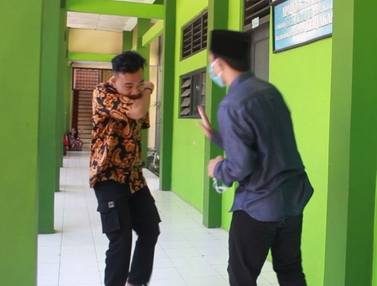 Bagaimanakah Etika Batuk dan Bersin yang Benar?