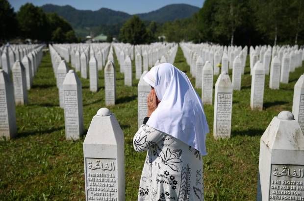Duka Umat Muslim dalam Pembantaian Srebrenica