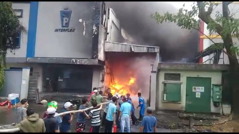 Si Jago Merah Melalap Pabrik Plastik di Kawasan Industri Sentul, Bogor - Kompasiana.com