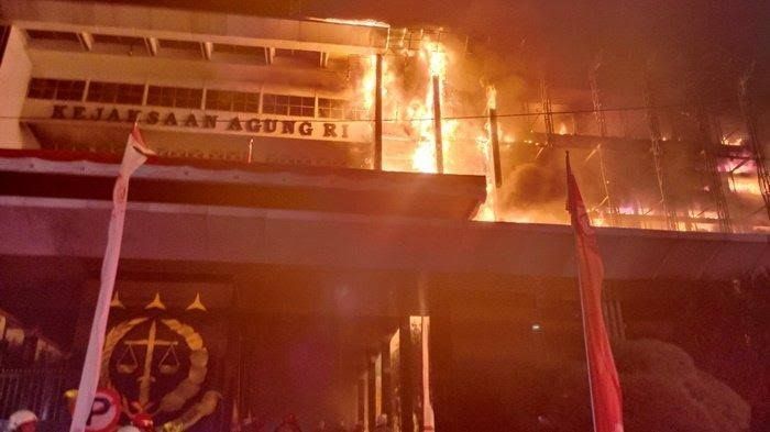 Gedung Kejaksaan Agung Terbakar, Akankah Wajah Presiden Kembali "Tertampar?"