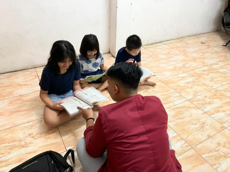 KKN Individu Unisri Surakarta, Membantu Anak-anak Belajar