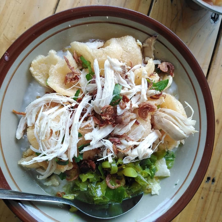 Mencicipi Bubur Khas Cianjur dengan Kuah Bawangnya