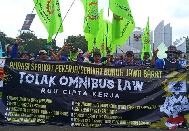 Berpikir Realistis Dalam Menyikapi Kontroversi Uu Cipta Kerja Halaman 1 Kompasiana Com