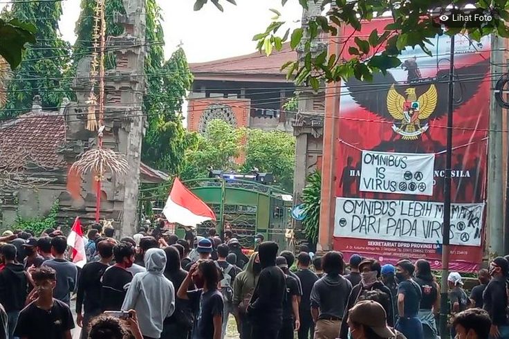 Demo Subur, Kabar Covid-19 pun "Hilang"