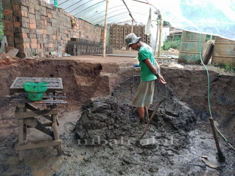 Melihat Proses Pembuatan Batu Bata Merah Halaman 1 Melihat Proses Pembuatan Batu Bata Merah Halaman 1