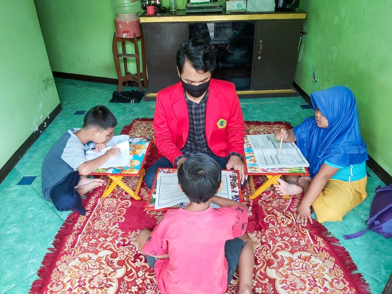 Pendampingan Belajar Online di Masa Pandemi Covid-19 oleh