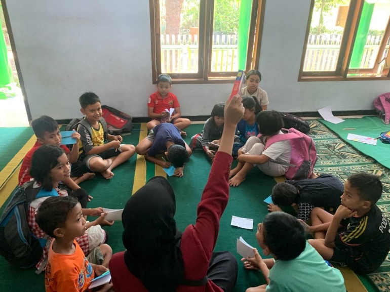 Ruang  Belajar  Kreatif dan Inovatif bersama Mahasiswa  UMM   Ruang  Belajar  Kreatif dan Inovatif bersama Mahasiswa  UMM