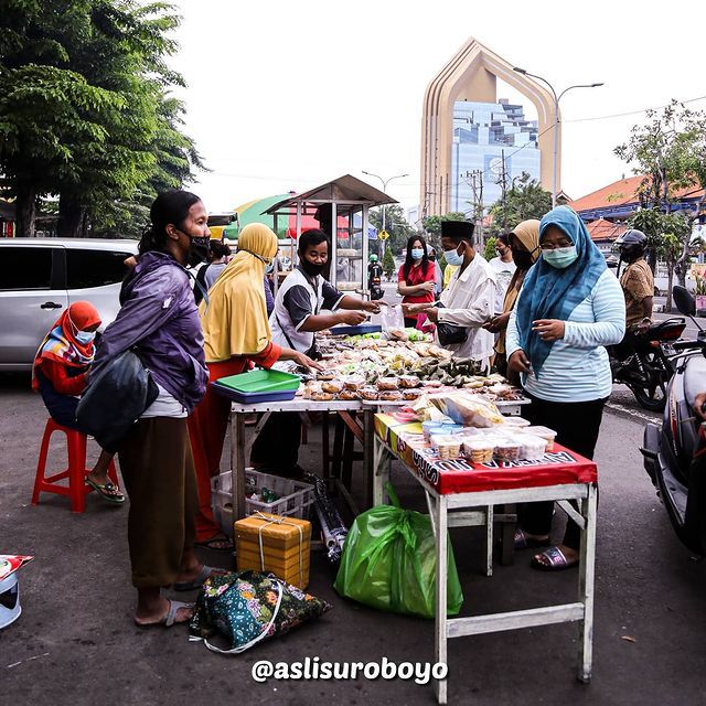 Penjual Takjil dan Es Permen Karet Ampel Paling Dirindukan Saat Ramadan di Surabaya!