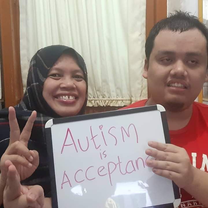 Kanker Tak Menyurutkan Langkah Eni Purnawati Kardimi Mendidik Remaja Autistik Mandiri Finansial