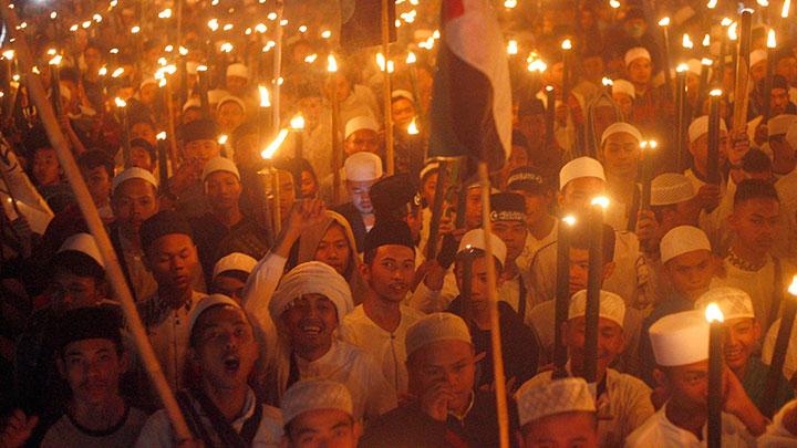 Nostalgia yang Sakral, Saat Obor-Obor Menyalakan Desa di Malam Seribu ...